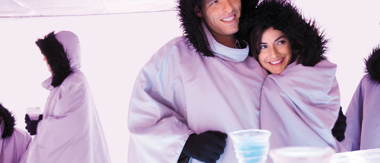 Njut av iskalla drinkar serverade i glas gjorda av is i Epic Ice bar