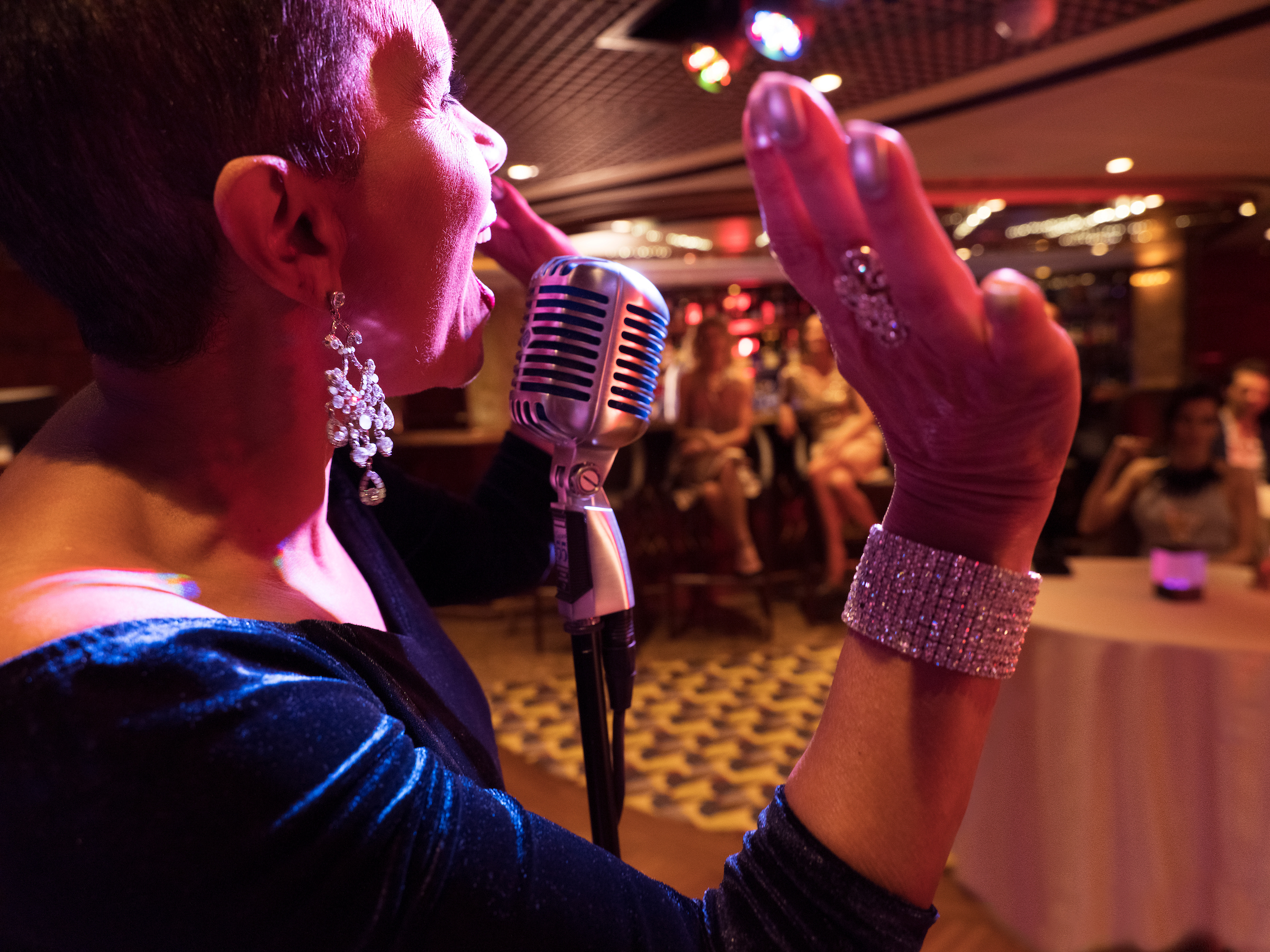 Ta en drink och lyssna på levande musik i La Dolce Vita