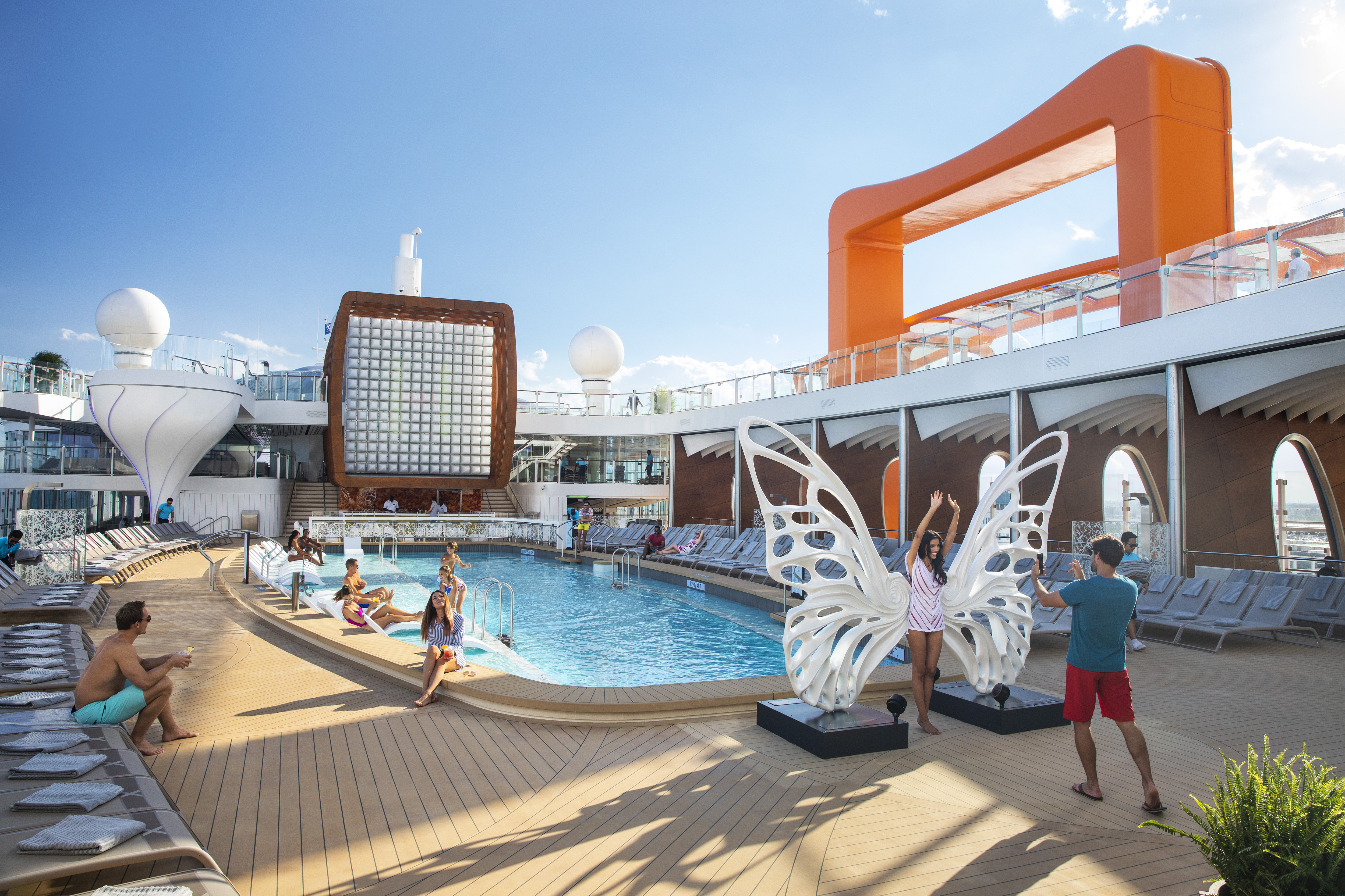 Poolområdet har en av de längsta poolerna till havs