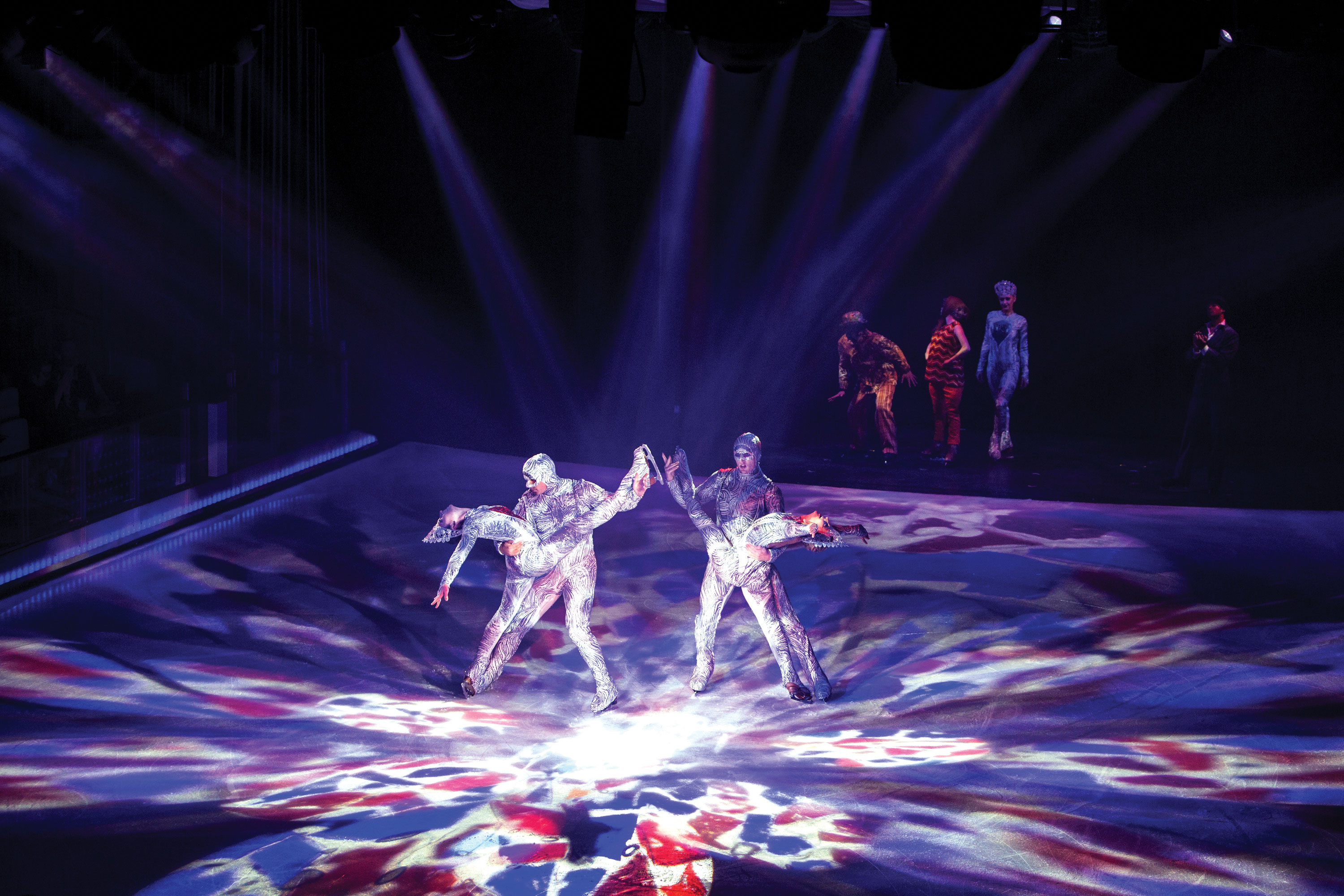 I teatern Studio B visas isshower, inte sällan med tidigare OS-deltagare i rollbesättningen