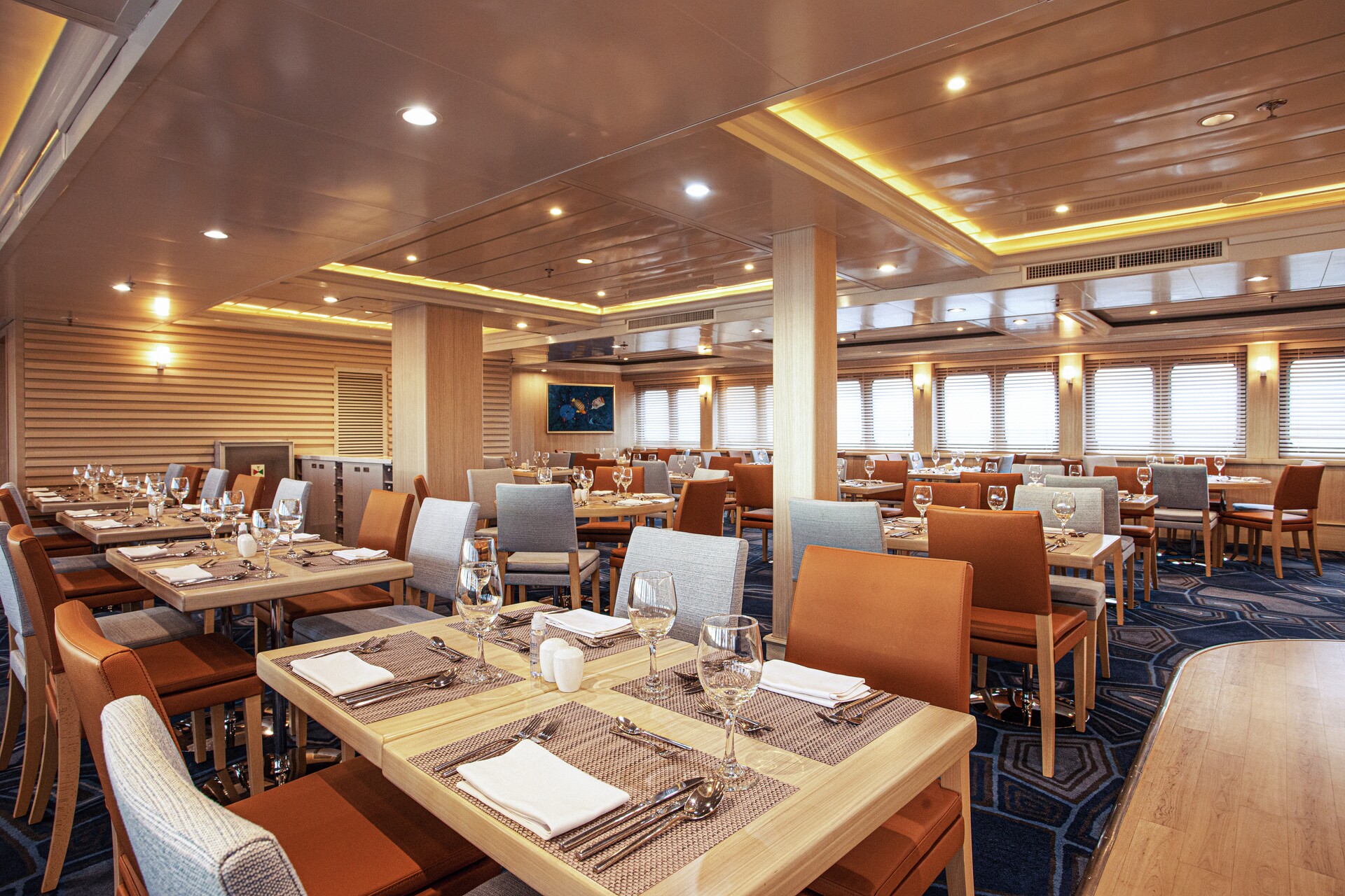 På nedersta däck finns Beagle Restaurant – en plats för att skämma bort dina sinnen och njuta av all den fantastiska mat som erbjuds