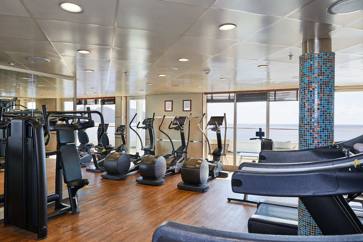 Träna med havsutsikt från gymmet