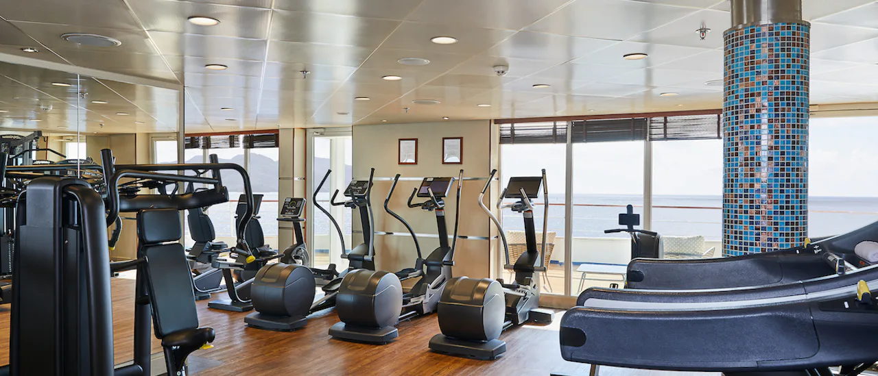 Träna med havsutsikt från gymmet