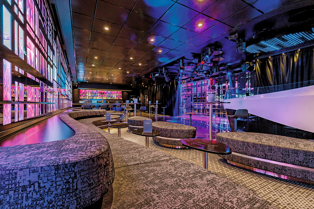 Vill du dansa? Då är Abtanz Bar med sitt stora dansgolv rätt plats för dig!
