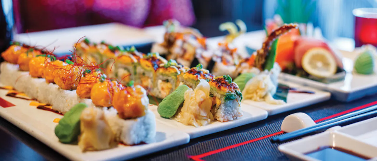 Izumi erbjuder en exotisk asiatisk matupplevelse med utsökta sushirullar, färsk sashimi och nigiri