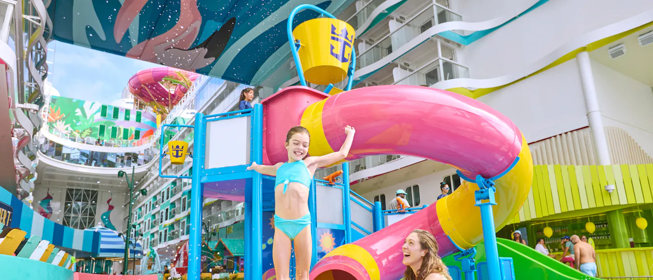 På Surfside väntar Splashaway Bay och Baby Bay, karusell, arkadspel och barnklubbar.