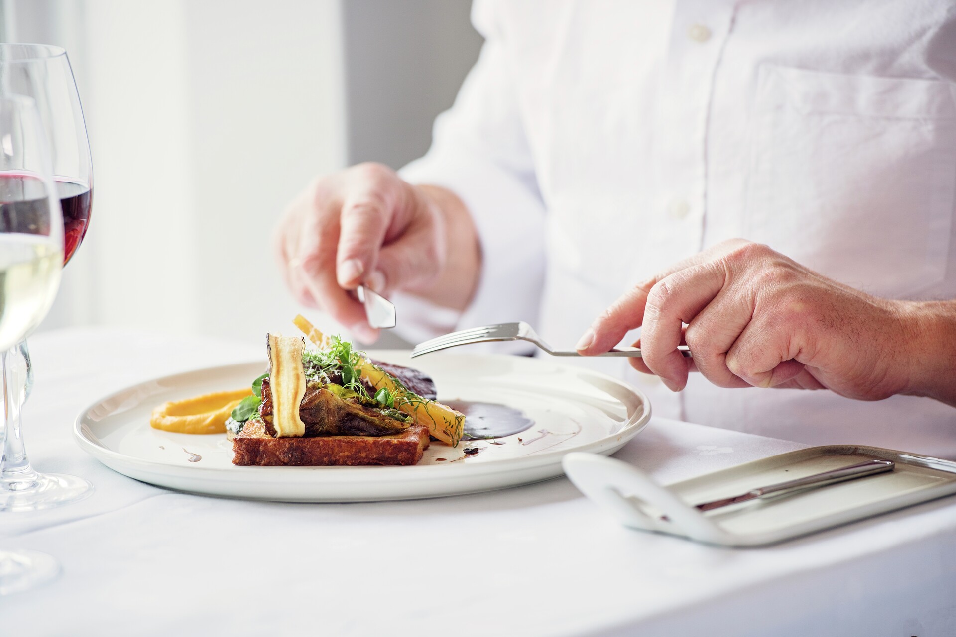 Ät en lyxig middag på ”Kusten”, fartygets à la carte-restaurang