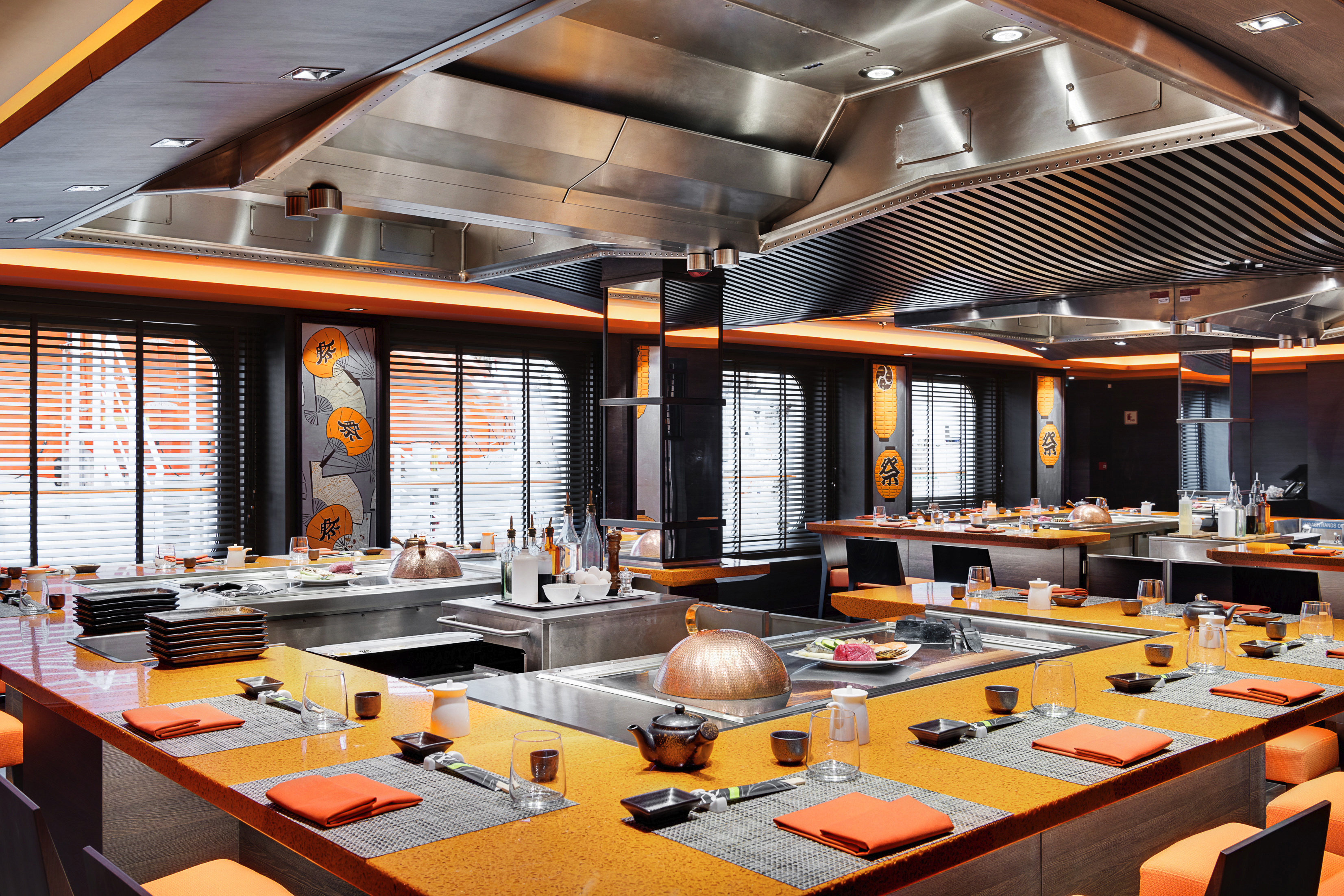 Sushi- och teppanyaki-restaurangen Kaito - mot extra kostnad.