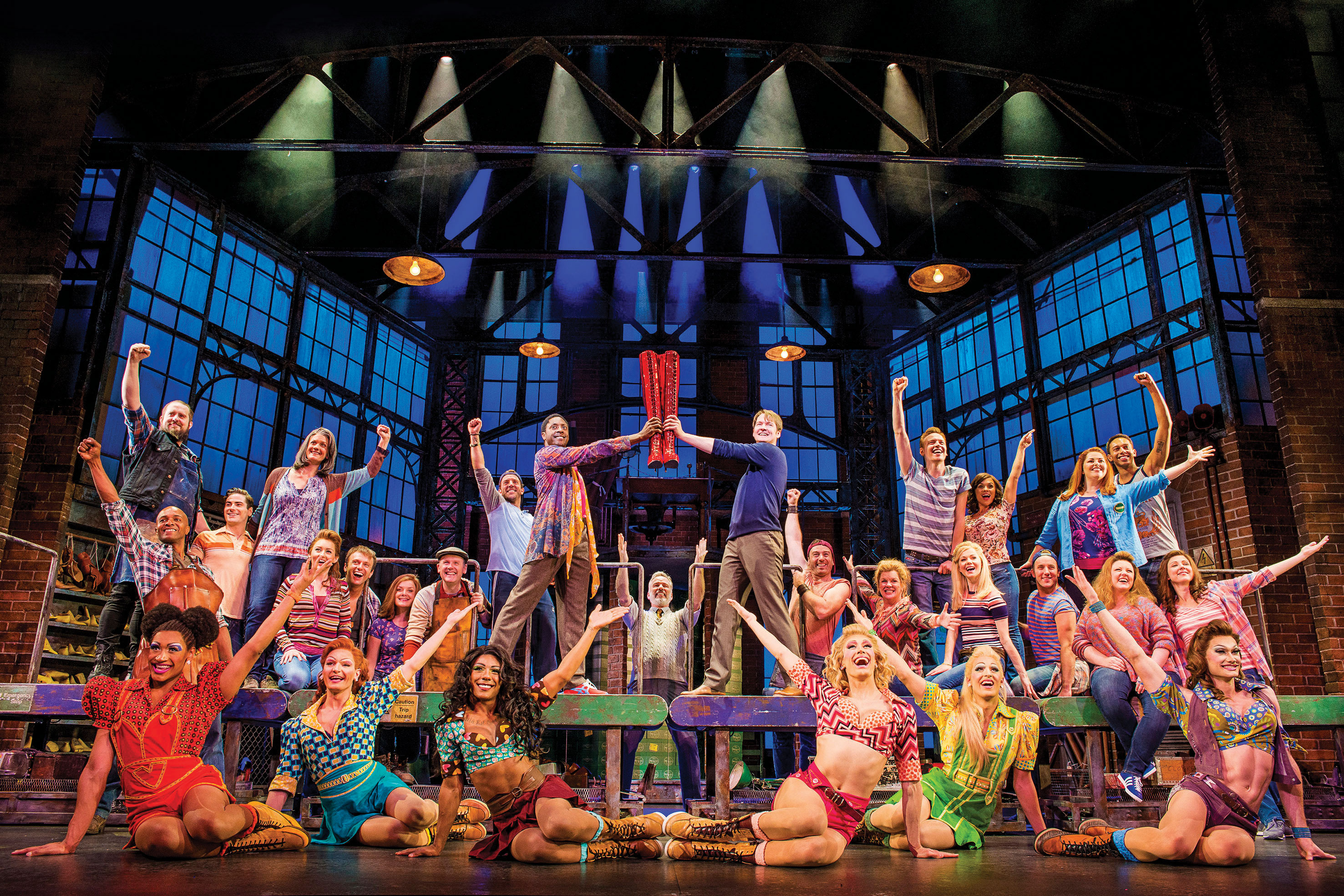 Huvudattraktionen i teatern är en 90 minuter lång och påkostad uppsättning av musikalen Kinky Boots