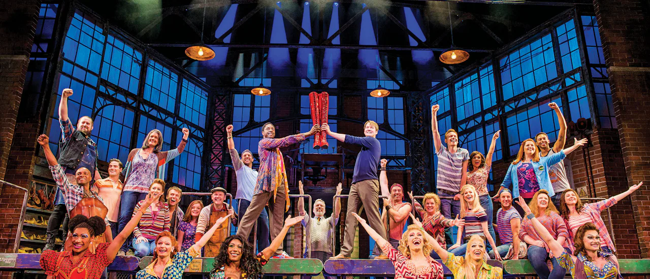 Huvudattraktionen i teatern är en 90 minuter lång och påkostad uppsättning av musikalen Kinky Boots