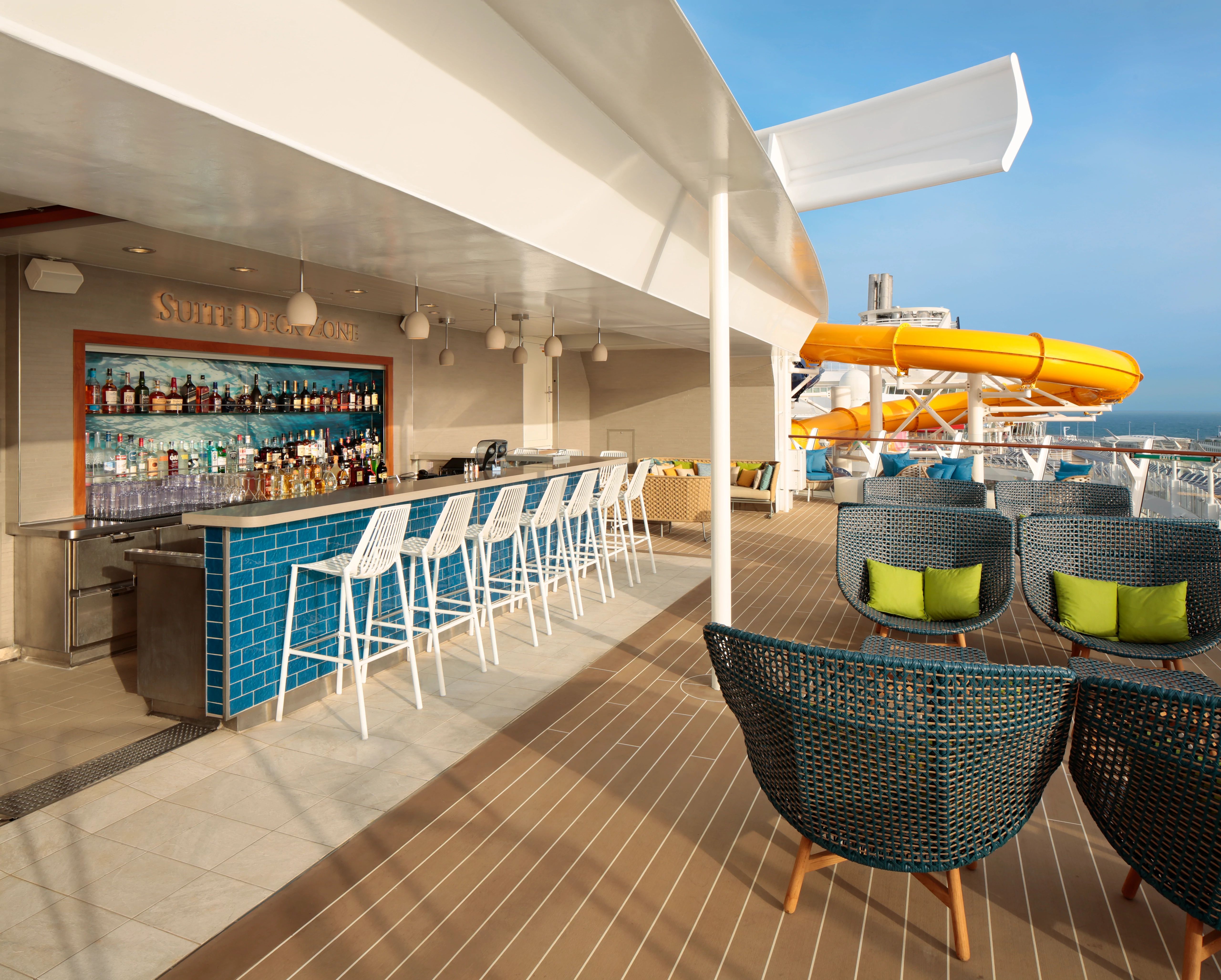 "Suite Class Neighborhood" är ett exklusivt VIP-område med egen restaurang, barlounge och soldäck