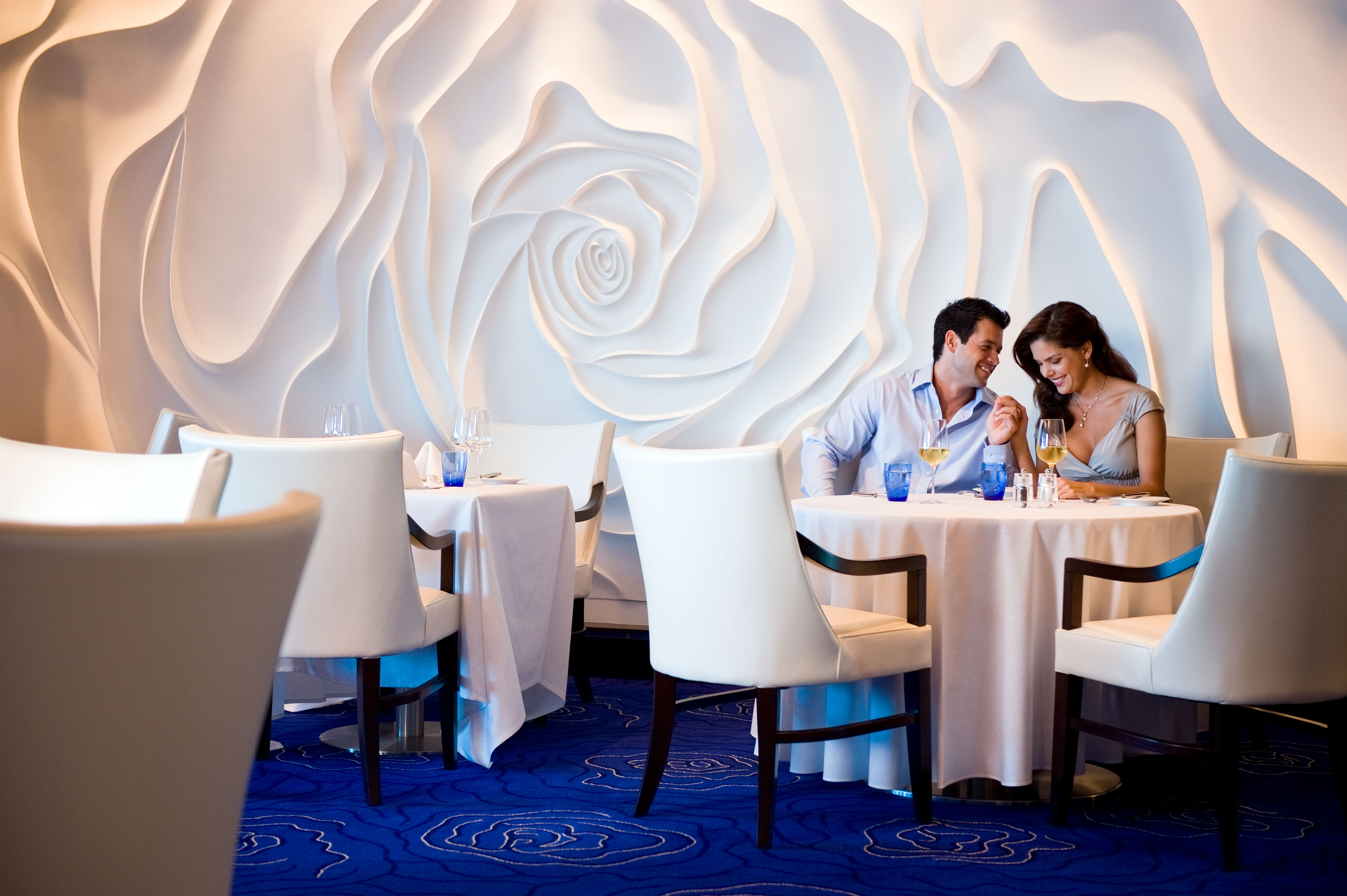 Restaurangen Blu är exklusiv för boende i en Aquaklass-hytt. Blu serverar hälsosam gourmetmat.