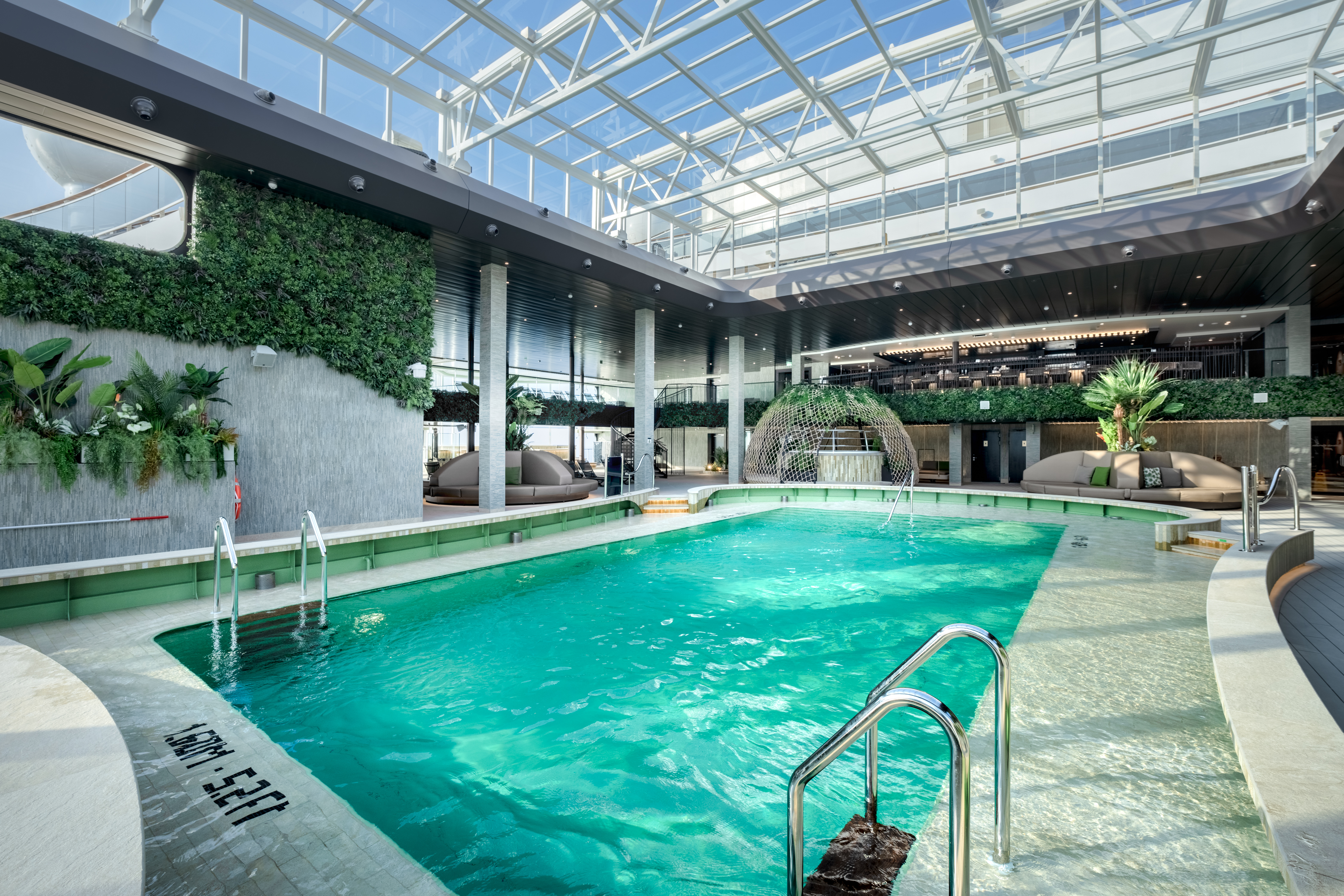Den ultimata avkopplingen vid poolen i "Botanic Garden"