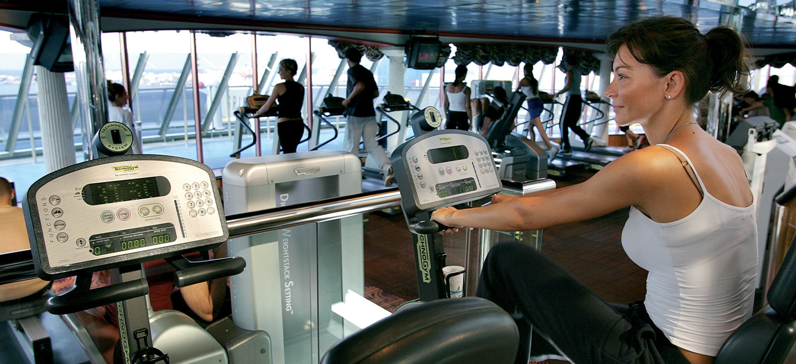 Träna på gymmet med havsutsikt